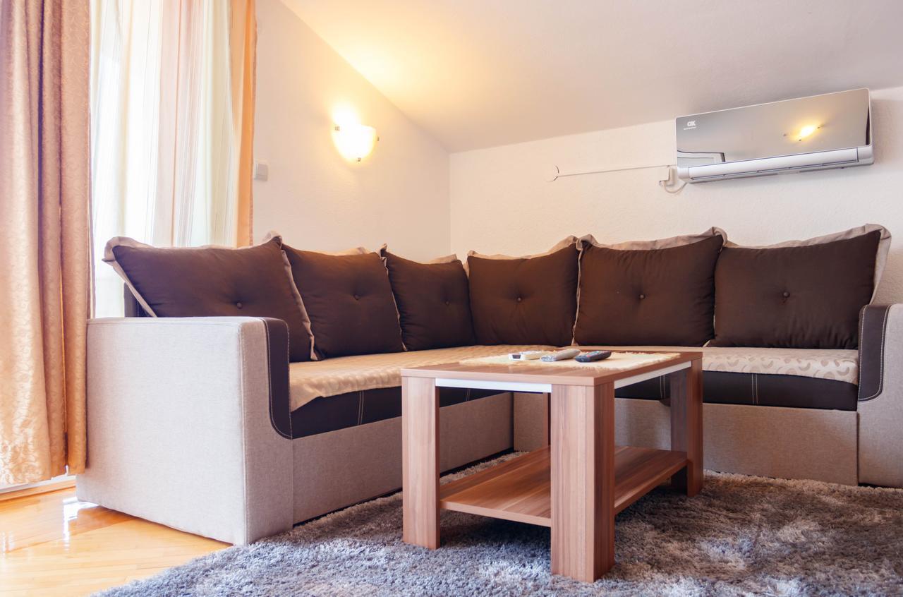 Apartmani Petar ติวัต ภายนอก รูปภาพ