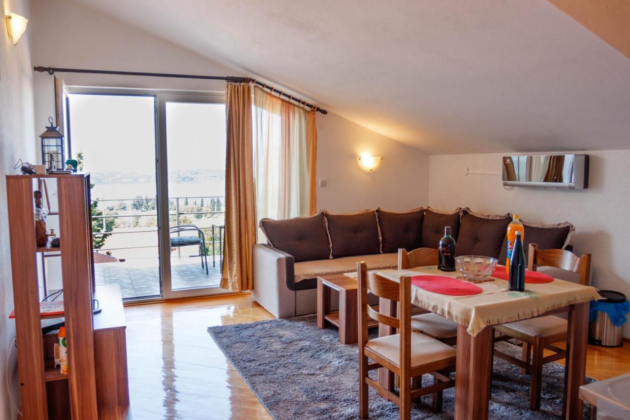 Apartmani Petar ติวัต ภายนอก รูปภาพ